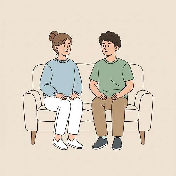 گفت‌وگوی باز و محترمانهٔ والد و نوجوان با لبخند و تماس چشمی